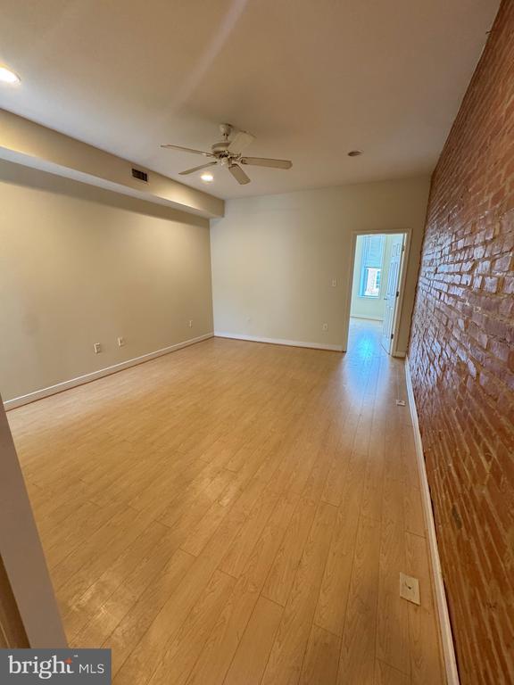 Building Photo - 445 E Fort Ave