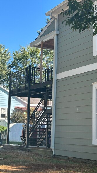 deck - 754 N Wood Ave