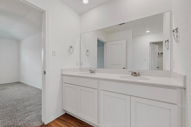 Building Photo - 107 Bear Oak St