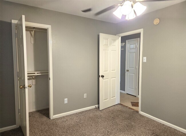 Building Photo - 18011 Featherfield Ln