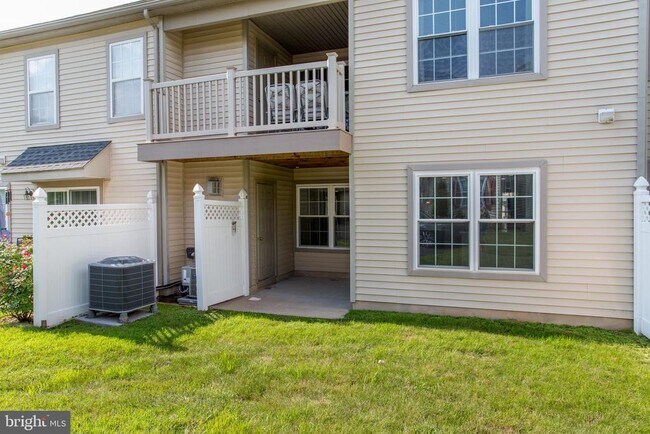 Building Photo - 605 Julian Dr E