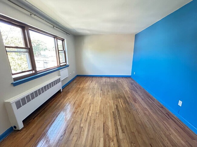 Building Photo - 3201 Seymour Ave