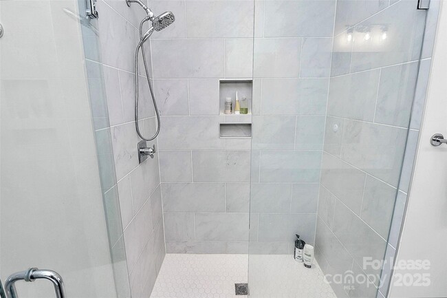 Building Photo - 338 E Cama St