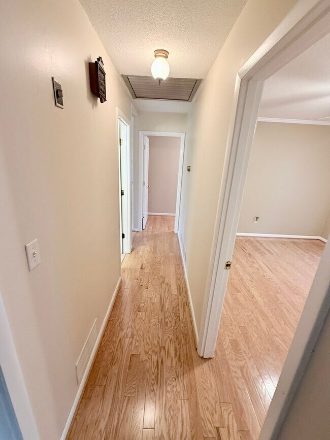 Building Photo - Charming & Convenient Athens Home – Prime Location with Modern Comforts