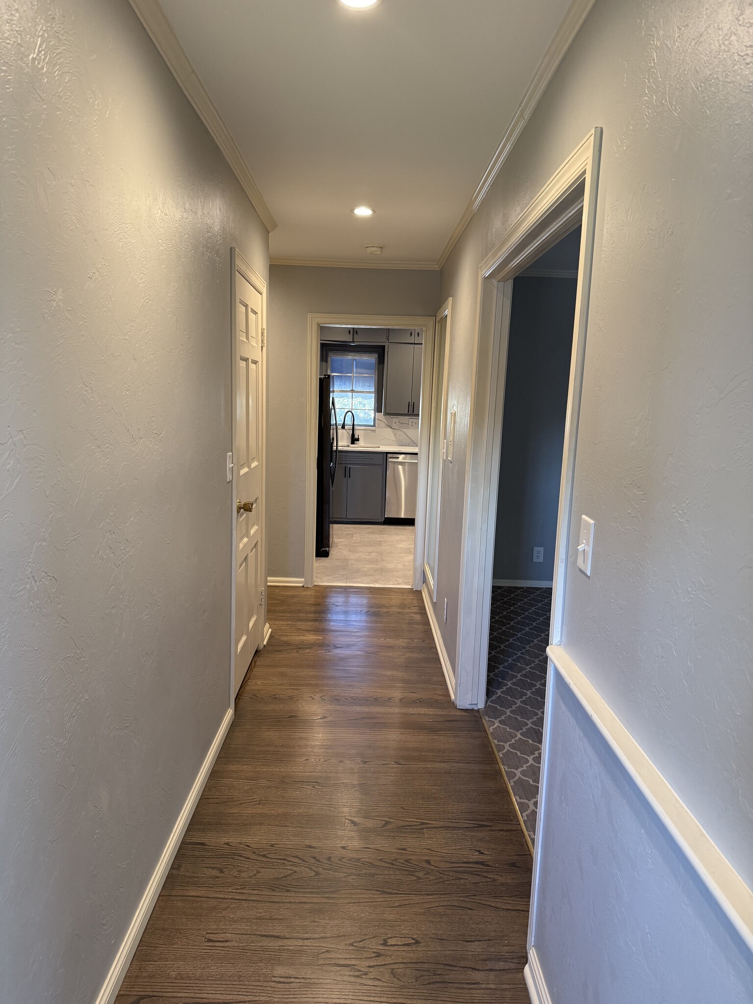 Building Photo - 6507 Avondale Dr
