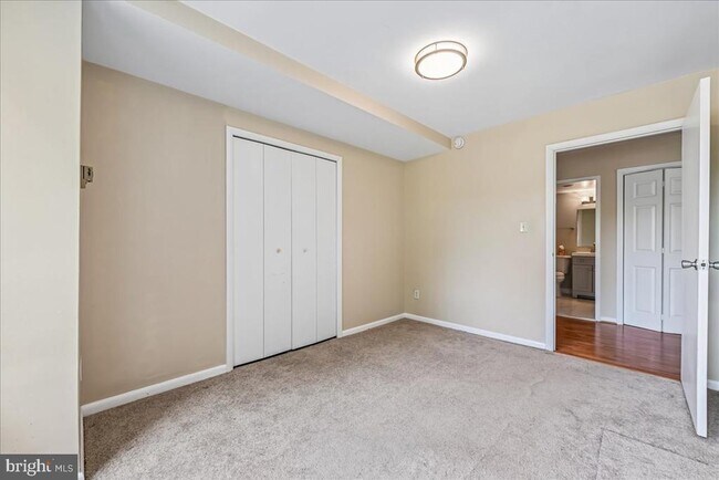 Building Photo - 6631 Wakefield Dr