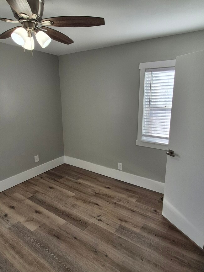 Building Photo - 509 Swan St