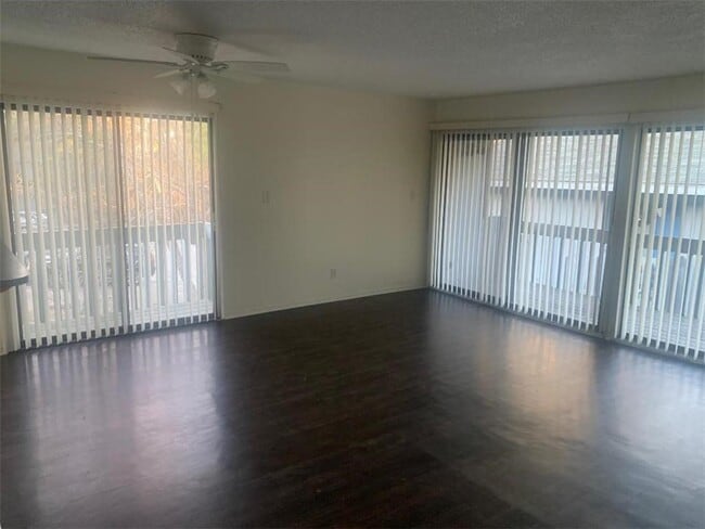 Building Photo - 213 Golf Terrace