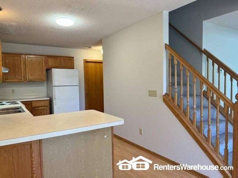 Building Photo - 8938 Spring Ln
