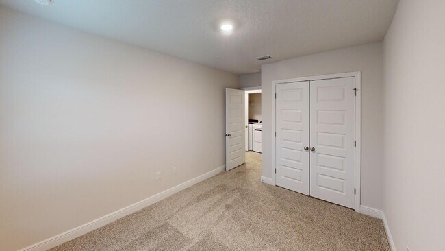 Building Photo - 710-E Giese Ln