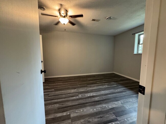 Building Photo - 14467 Worth Ln