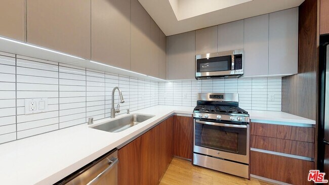 Building Photo - 938 Orange Grove Ave