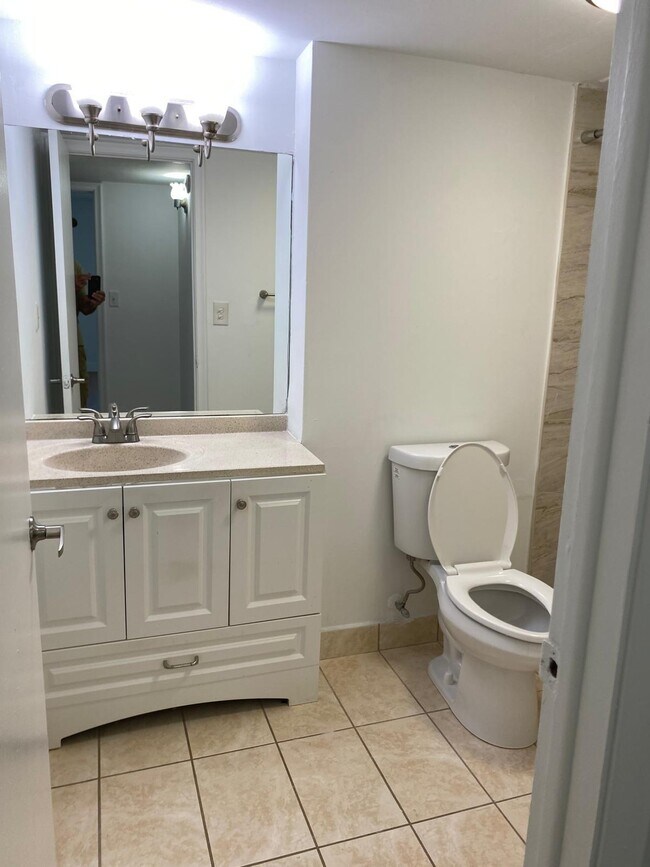 Building Photo - 9143 SW 77th Ave