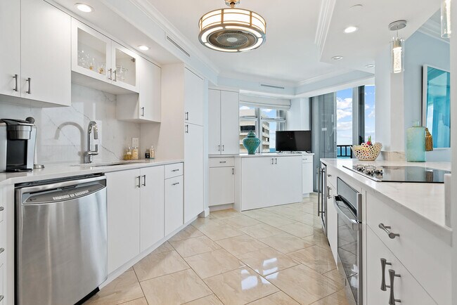 Building Photo - 5200 N Ocean Dr