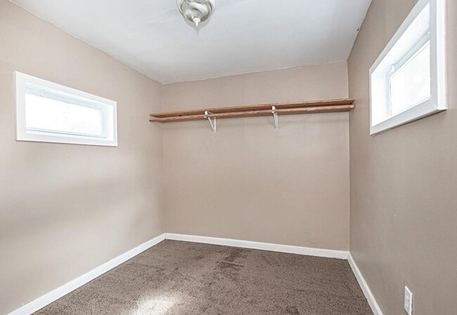 Building Photo - 4633 Warner Rd