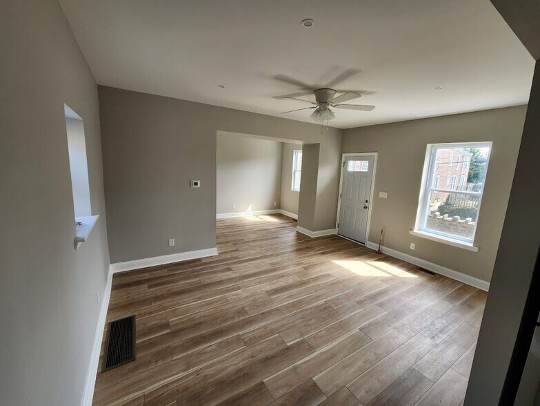 Building Photo - 5535 Ridge Ave