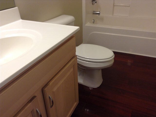 Building Photo - 241 Lakeview Dr