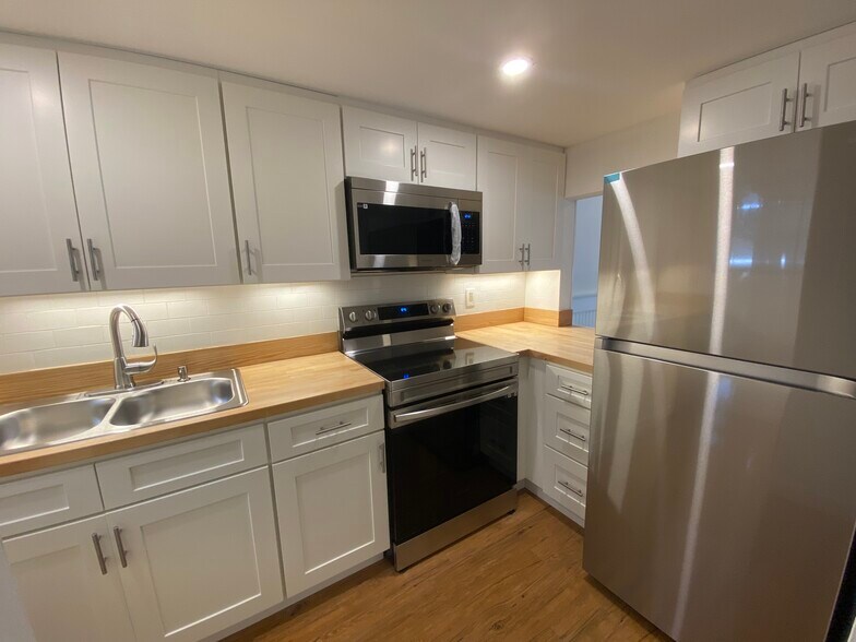Building Photo - 701 SW 75th St