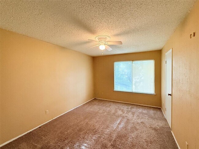 Building Photo - 9611 Blue Creek Ln