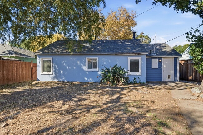 Building Photo - 1047 Riverton Dr