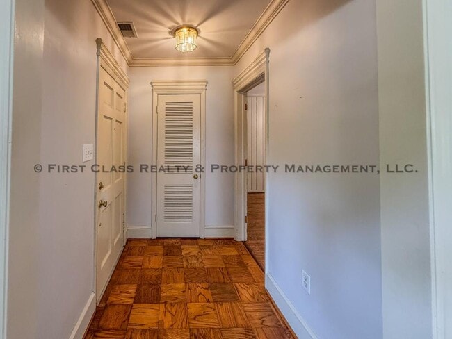 Building Photo - 500 Ashworth Rd