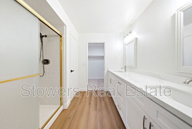 Building Photo - 2033 Raphael Ct