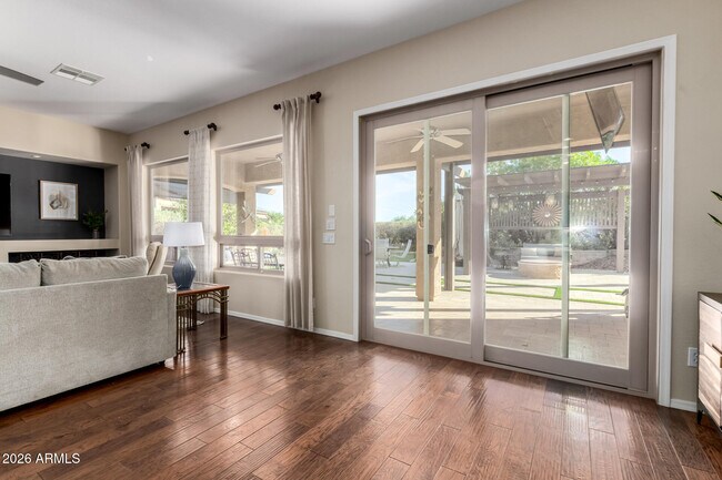 Building Photo - 12725 W Dale Ln