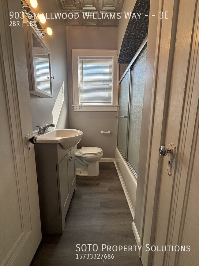 Building Photo - 903 William St