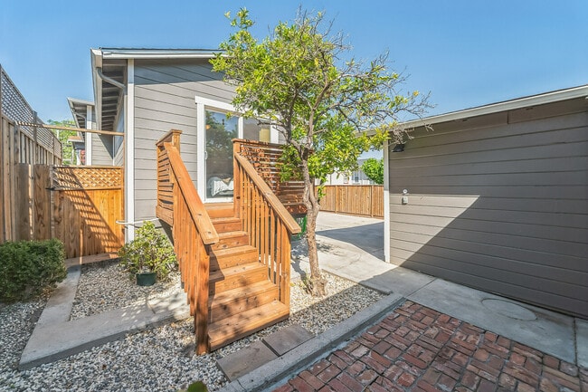 Building Photo - 1227 Sherman St