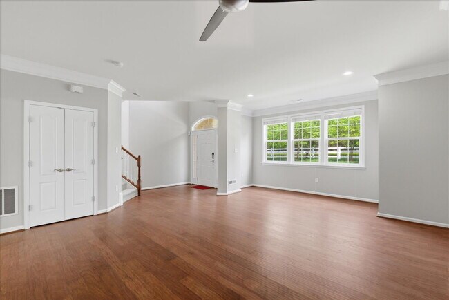 Building Photo - Expansive 4BR / 4.5BA Townhome in Lansdowne Town Center – Over 3,400 Sq Ft!