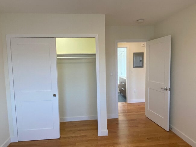 Building Photo - 15 Kelley Ct