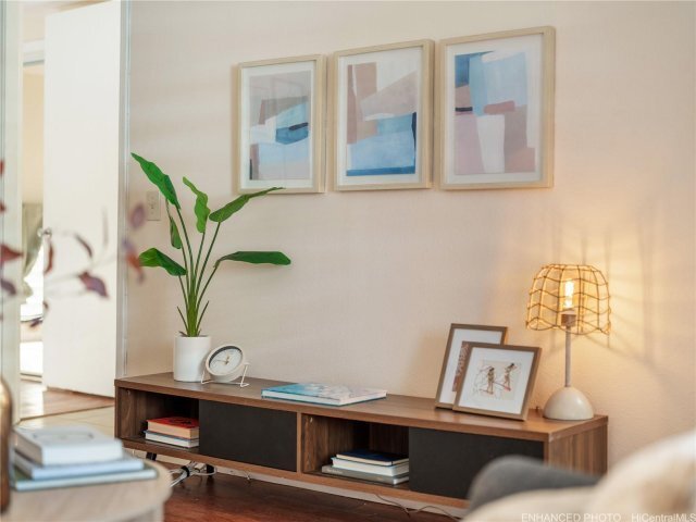 Building Photo - 1541 Dominis St