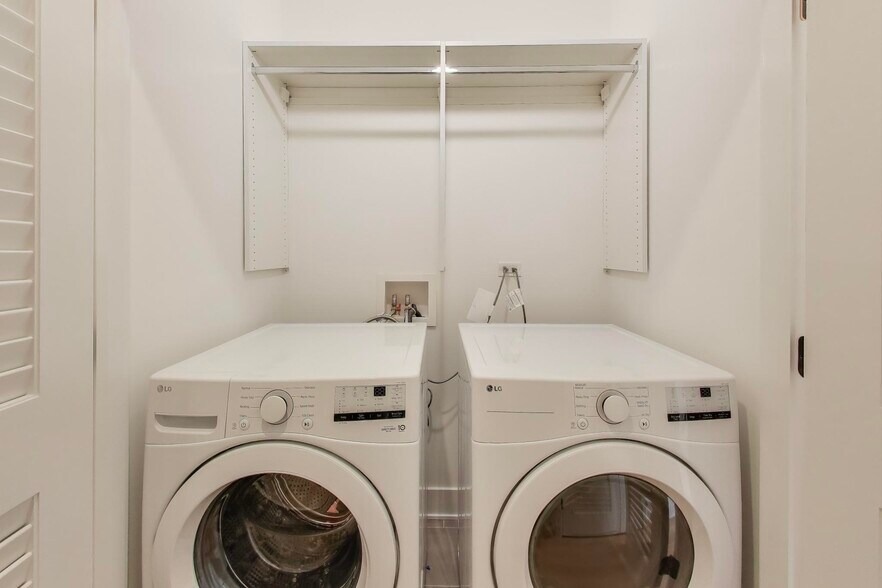 Building Photo - 1619 W Lawrence Ave