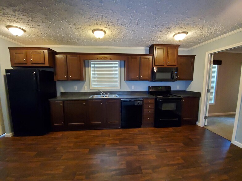 Primary Photo - 209 Hickory Ct
