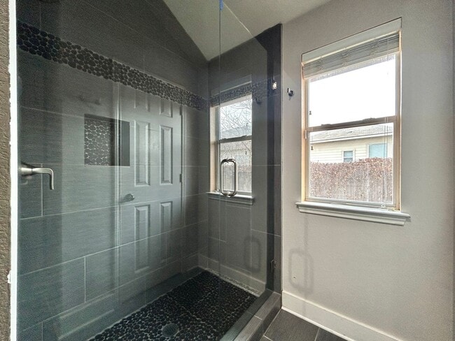 Building Photo - 1709 Bush Coat Ln