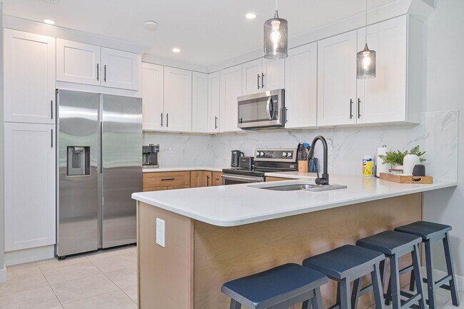 Building Photo - 6386 Royal Woods Dr