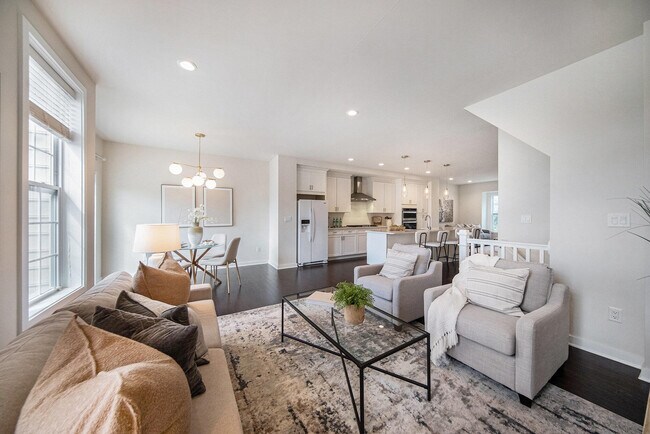 Building Photo - 2856 Ridington Rd