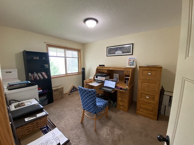 Building Photo - Roomy four-bed three-bath Townhome in Lino...