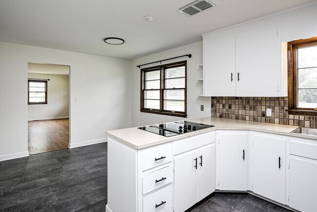 Building Photo - Beautiful 3-Bed, 2-Bath Home in West Omaha!
