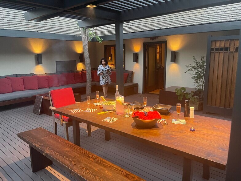 Building Photo - 2005 N Sycamore Ave