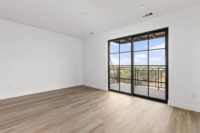 Building Photo - 4315 S Congress Ave