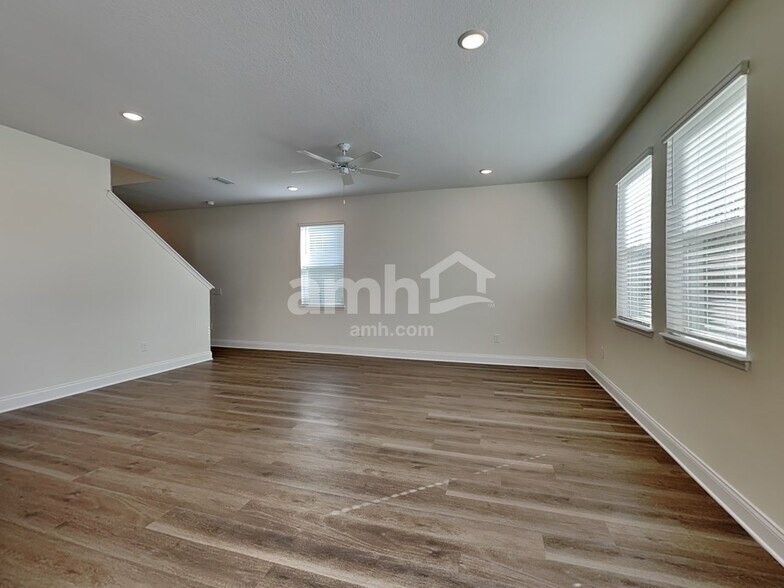 Building Photo - 5702 Oesterle Rd