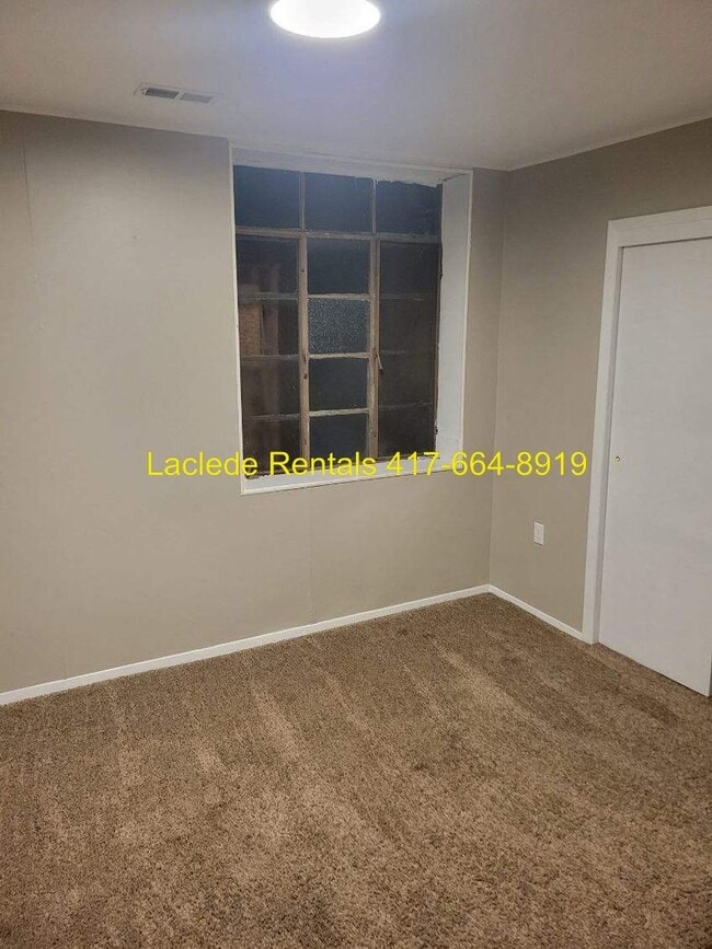 Building Photo - 2 BEDROOM 1 BATHROOM APARTMENT FOR RENT