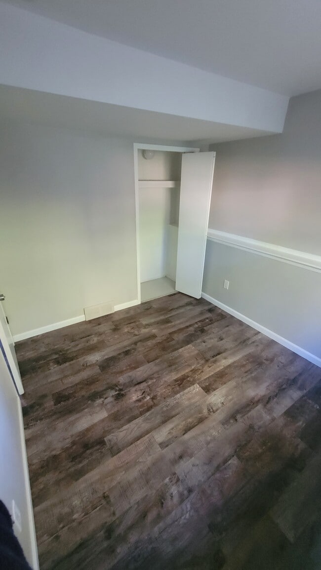 Building Photo - 2184 Hemlock Dr