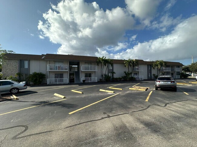 Building Photo - FAST APPROVAL !  1 bed 1 bath at green tee...