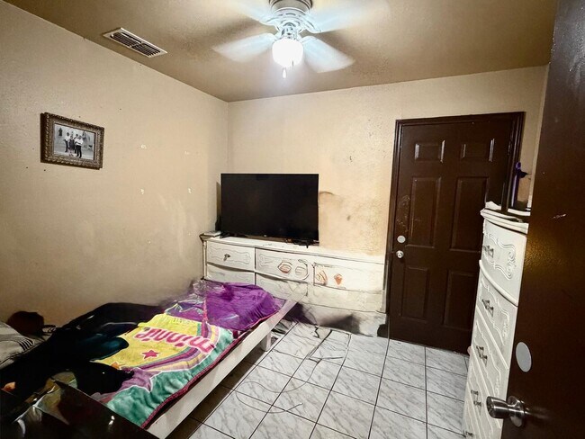Building Photo - 3611 Cancun Loop