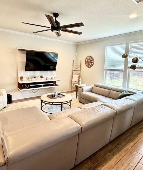 Building Photo - 1017 Cliffbrake Wy