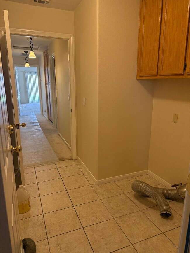 Building Photo - Beautiful Spring Valley Lake Home, 3 Bedrooms, 2 Bathrooms, New Paint