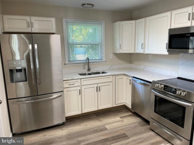 Building Photo - 6139 5th St