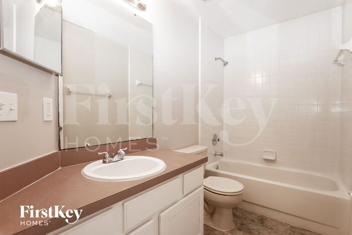 Building Photo - 756 Licaria Dr